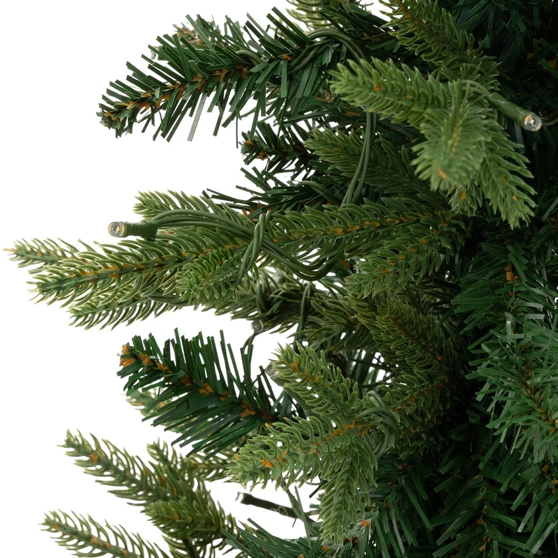 ECD Germany | Künstlicher Weihnachtsbaum Naturgetreu mit Lichterkette Grün Tannenbaum mit Standfuß Weihnachtsdeko Christbaum schmal