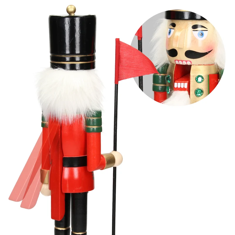 Nussknacker Soldat mit schwarzem Hut und Fahne 38 cm aus Holz