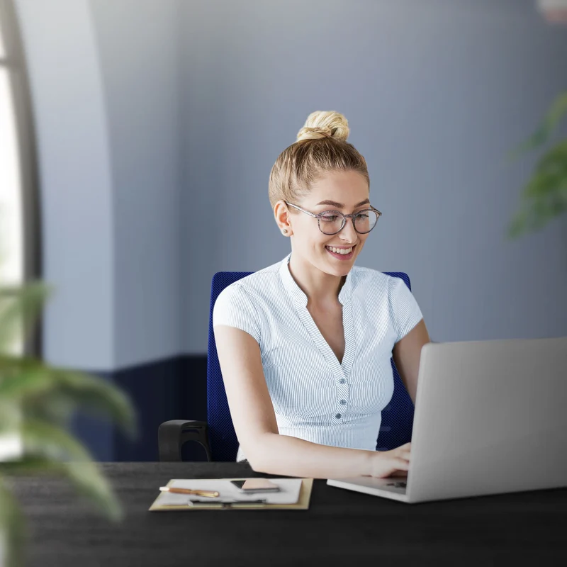 B-Ware Ergonomischer Bürostuhl mit Armlehnen Netzgewebe Blau mit Rollen ML-Design