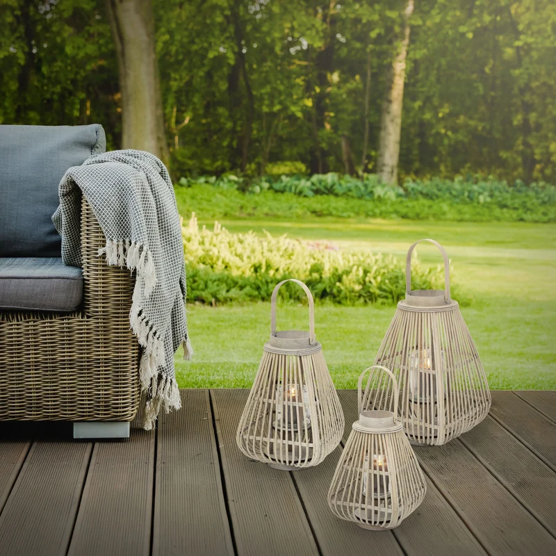 Bambus Laterne, Windlicht H: 42,5 cm Holzfarbe, Boho Gartenlaterne mit Henkel & Glaseinsatz, Flechtoptik Kerzenhalter