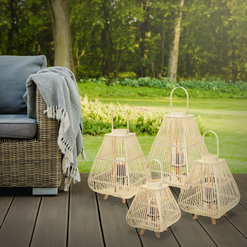 Bambus Laterne, Windlicht H: 73,5 cm Holzfarbe, Boho Gartenlaterne mit Henkel & Glaseinsatz, Flechtoptik Kerzenhalter