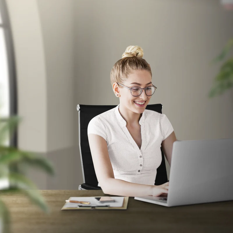 B-Ware Ergonomischer Bürostuhl mit Armlehnen Schwarz mit Rollen & Wippfunktion ML-Design