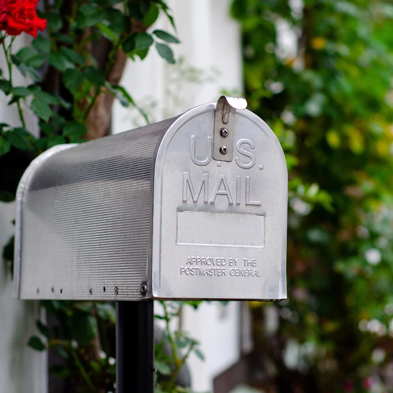 ML-Design US Mailbox mit schwenkbarer Fahne und Standfuß, silber, aus Aluminium