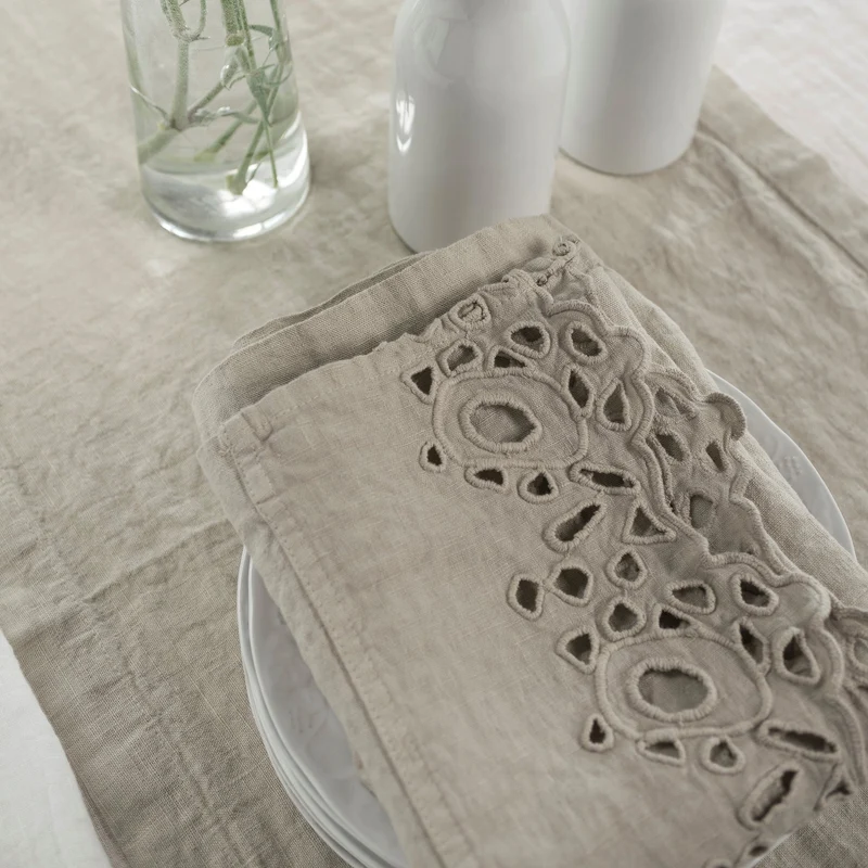 Tovaglia in puro Lino Stonewashed con balza ricamata - Cerchi